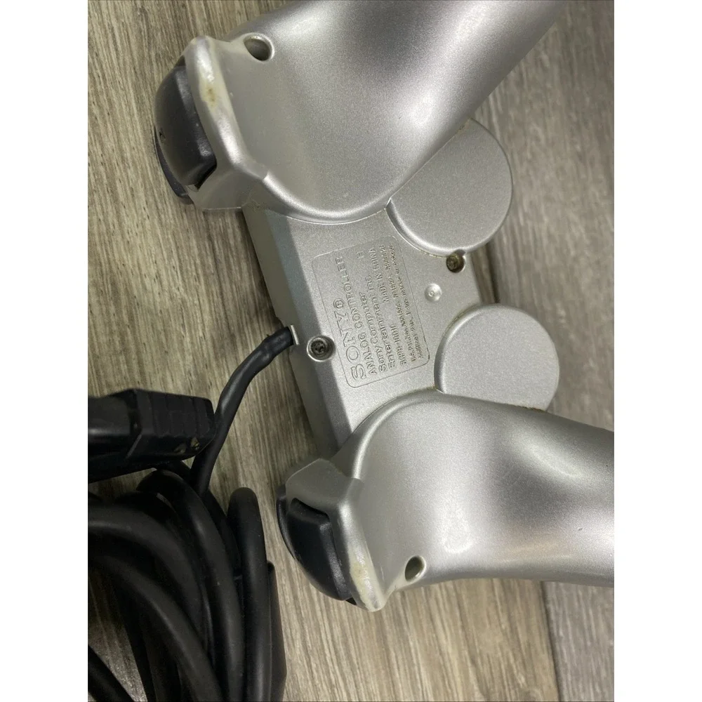 Satin Silver DualShock 2 for PlayStation 2‎ Tested